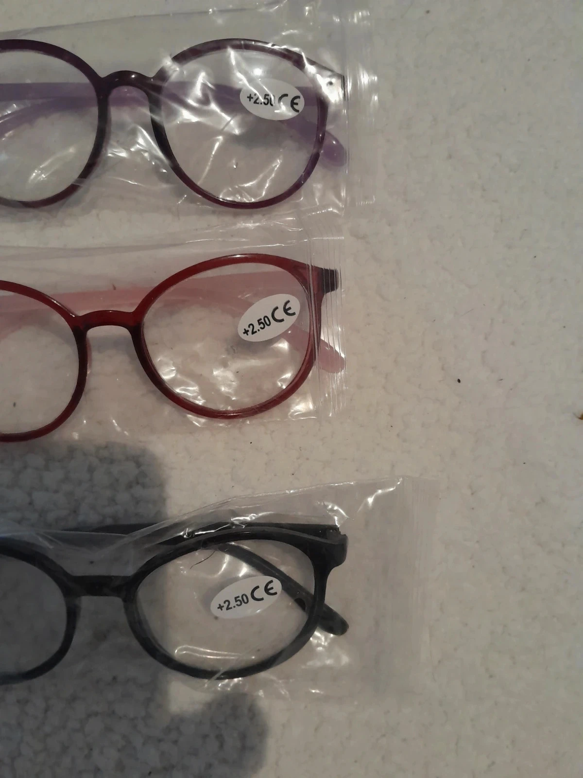Lote N°04 compuesto de 3 pares de gafas de aumento / de lectura, Corrección +2.50 – photo 2